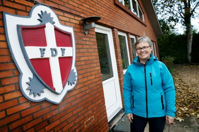 Man behøver ikke at være pensionist for at have tid til at være frivillig. Det er Hanne Brændgaard Madsen et eksempel på. Hun arbejder som pædagog i Troldhede Børnehus, men i sin fritid er hun aktiv hos Kibæk FDF, i menighedsrådet og til den årlige Kibæk Cup. ?foto: Flemming Hansen