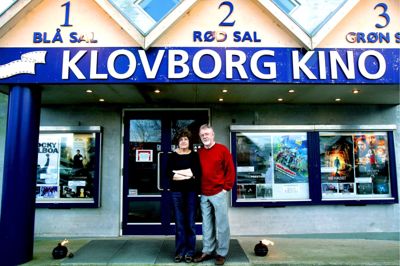 Skal hjemmebiografen være rigtig stor, så er Klovborg Kino et godt køb med sit grundareal på 797 kvadratmeter og sine moderne 3-D faciliteter. Den professionelle biograf koster otte mil, fortæller Steen Rasmussen, der her fejrer biografens 10-års jubilæum.? Foto: Henrik Ole Jensen