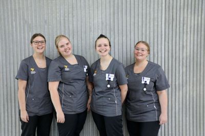De fire elever som i to hold skal repræsentere Social & Sundhedsskolen, Herning ved regionsmesterskaberne er fra venstre Christa Riis, Julie Volquartz Gejl, Lena Bech Christensen, Julie Vendelbo Jensen. ?Foto: Pr-foto
