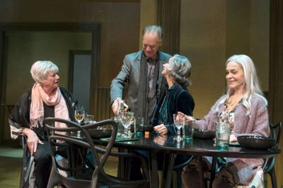 Lisbet Dahl, Joen Bille, Sonja Oppenhagen og Susanne Heinrich er på scenen torsdag aften i kongrescentret. ?foto: pr-foto