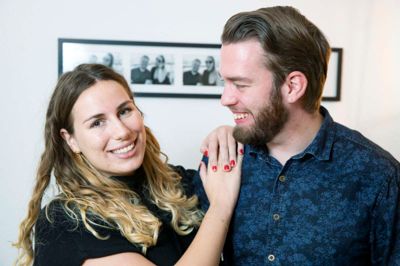 Kathrine Gosvig Kelså og Michael Harders er glade for fremstillingen af dem på tv. - Det var en ærlig fremstilling. Men selvfølgelig kan vi mærke, at det kun er brudstykker, der er blevet vist. For eksempel er Michael blevet fremstillet som en smule underdanig, og mig som den dominerende, selv om vi altså har en normal og fin magtbalance i vores forhold, siger Kathrine Kelså. Foto: Martin Ballund