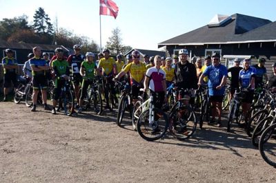 Gæsterne strømmer i efterårsferien til Søby Brunkulsmuseum, som i søndags samlede 40 til en cykeltur blandt andet rundt om Meldgaard Sø og op på det nye udsigtspunkt, Mount Søby, på 83 meter. ?Foto: PR-foto