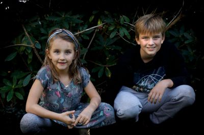 Alma Kargaard Rathe og storebror Lucas Kargaard Rathes far er bosat i Thailand, og de to søskende rejser til Thailand hvert år i vinterferien. De besøger også deres far i Herning, når han er i Danmark. Foto: Henrik Ole Jensen.