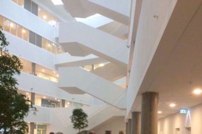 I Center for Sundhed lagde deltagerne blandt andet mærke til den flotte bygning med de mange kunstværker. ?Foto: Privatfoto