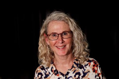 Dorthe Sørensen, instruktør/skuespiller:
- Jeg har haft mine forældre med til Varde Sommerspil, hvor vi så »Midt om Natten«. Det var noget, jeg havde givet dem i fødselsdagsgave, fordi de godt kan lide Kim Larsen. Så sad vi der på et tæppe, og vi havde mad med. Det var en oplevelse, som vi alle sammen nød. ??Foto: Flemming Hansen