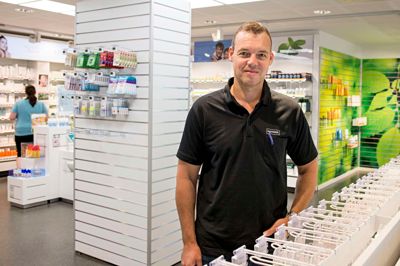 Apoteker Henrik Krog Jensen fra Herning Løve Apotek skal fra december holde styr på hele tre filialer i Herning, når den nye filial åbner på Dæmningen.?Foto: Jørn Deleuran