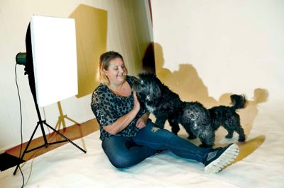 Gitte Madsen er 37 år og har valgt mand og børn fra og lever som enlig med sine to hunde. Foto: Hennrik Ole Jensen.
