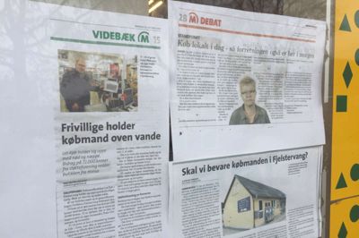 Avisen i købmandsruden. ?Foto : Ole Skydt