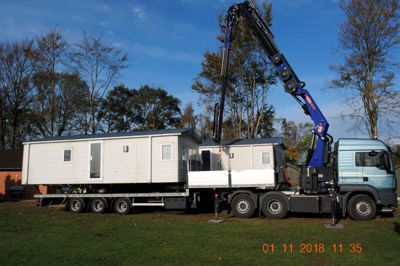 De to nye mobilhomes blev kørt ind på campingpladsens nye område i torsdags. ? foto: Privatfoto