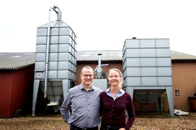 Ægteparret Claus og Dorte Zacho Martinsen foran et par eksempler på det arbejde, som bliver lavet på BM Silo. Foto: Tom Laursen