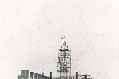 For 125 år siden var der rejsegilde på det nye tinghus i Herning. Billedet er taget fra nord, omkring Nygade. Planen var at færdiggøre det i 1893, men først i sommeren 1894 blev det indviet. ?Foto: Lokalhistorisk Arkiv Herning