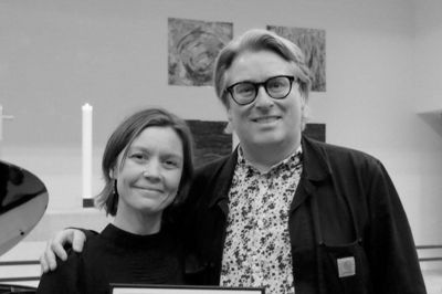 Niels Overgård overrakte forleden Jazznytprisen til Janne Mark. ?foto: privatfoto