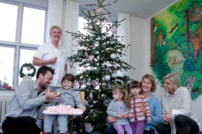 Tidligere år har der været masser af juletræer rundtomkring på Regionshospitalet Herning, men de drysser og er derfor bandlyst ude på afdelingerne i år. ? foto: Henrik Ole Jensen