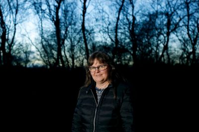 En gammel juleuro hører til blandt traditionerne i Lene Schmidts hjem - det er først jul, når den er kommet op at hænge. ?Foto: Henrik Ole Jensen