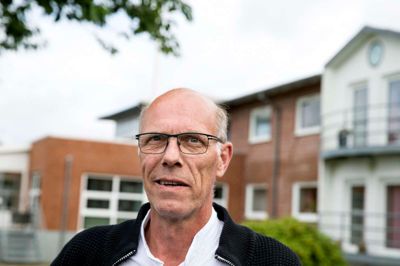 Fra barndommens jul kan Steen Lund stadig huske, da der gik ild i adventskransen. Men det er egentlig ikke noget dårligt minde, siger han. ? Foto: Tom Laursen