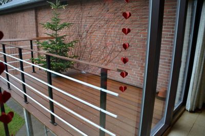 Juletræet pynter på den nye terrasse i Dagmar Bio. ?foto: Privatfoto