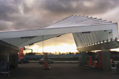 Bonus-tanken med det velkendte Utzon-tag er åbent igen, efter at taget har fået en tiltrængt renovering. ? Foto: PR-foto