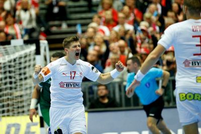 Lasse Svan jubler over en af sine to scoringer mod Saudi-Arabien i aftes. Foto: Flemming Hansen