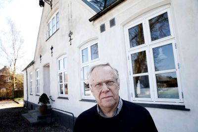 Jørgen Nydam Jensen var skoleinspektør og aktiv i Haderup - blandt meget andet manden bag »den hjælpende hånd« til byens ældre. Han døde i 2021, mens corona gjorde det svært for familie og venner at tage afsked.