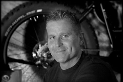 Henrik Buur elsker at arbejde med salg og service, og er i dag salgsdirektør hos Witt A/S, hvor han er med til at udvælge, hvad Witt skal satse på af varer. Men noget af det vigtigste for ham er motivation af medarbejdere, da han mener at succes, er noget man er fælles om. ? Foto: Henrik Ole Jensen