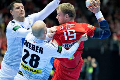 René Toft Hansen var fint tilfreds med det danske forsvar mod Østrig, men angrebsspillet og afslutningerne var under niveau det første kvarter. Det er der næppe råd til mod Norge i morgen. ?Foto: Henning Bagger/Ritzau Scanpix