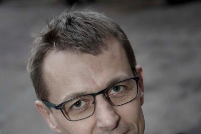 Hospitalsdirektør Poul Michaelsen har svært ved at se, hvordan Hospitalsenheden Vest skulle kunne bidrage til at nedbringe antallet af indlæggelser med 40.000: - Vi har gentagne gange og systematisk arbejdet med, om der er patienter, der kunne have været andre steder. De patienter, der er indlagt, er dæleme syge! De har brug for at være på sygehuset, understreger han. ?Foto: Henrik Ole Jensen