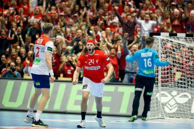 Mikkel Hansen ramte topniveauet mod Norge. Den danske storskytte plaffede 14 mål i nettet med sin brandvarme højre arm. Foto: Tom Laursen