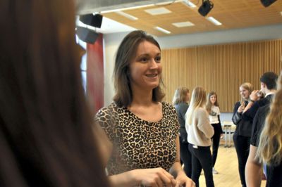 Gymnasielærer Lejla Borozan Trumic har selv en to-sproget opdragelse, da hun kom til Danmark fra Bosnien som lille. Desuden underviser hun i engelsk og spansk, og hun vil så gerne vise sine elever alle de muligheder, det åbner, at man taler flere sprog. Foto: Marianne Brink