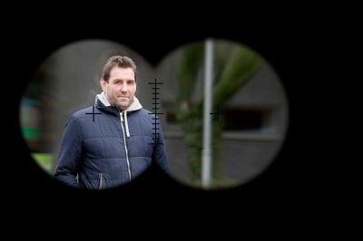 Bjarne Linnet er rystet over, at hans forsikringsselskab i april sidste år foretog skjulte optagelser af ham. Se de næste billeder her i rullen, der viser nogle af de skjulte videooptagelser, som Danica Pension har foretaget af ishockey-koryfæet, som spillede for Herning Ishockey Klub i 80'erne. Foto: Tom Laursen