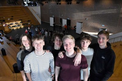Bandet, der skal spille 19 af Gnags' bedste numre - fra venstre Alexander Justesen (leadguitar), Kristian Løbner (bas), Thomas Siggaard (guitar), Jacob Kristensen (keyboard), Oliver Nelander (keyboard), Jacob Sejer (trommer).
