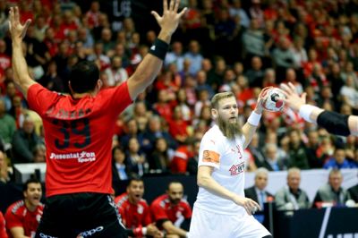 Nikolaj Øris (t.h.) fra Bjerringbro-Silkeborg vendte tilbage til VM-holdet efter en kamp som tilskuer fra bænken. Det gjorde højrebacken godt med tre scoringer i anden halvleg. Han er aktuelt holdets eneste venstrehåndede bagspiller. ? Foto: Flemming Hansen