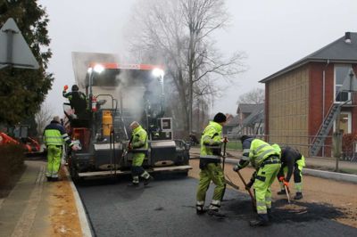 Møllegårdsvej blev i går asfalteret og er åbnet igen i dag efter at have været lukket siden november. ? foto: john Christensen