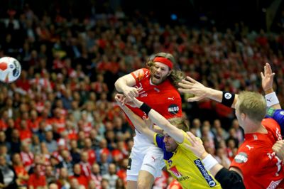Mikkel Hansen strålede i anden halvleg, hvor Danmark satte svenskerne på plads. Nu venter Frankrig. ?Foto: Flemming Hansen