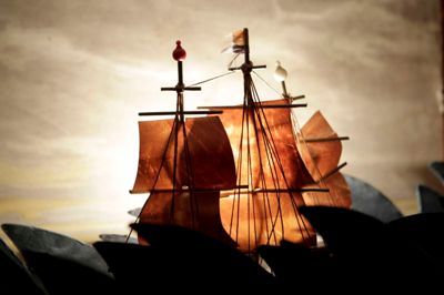 Verdens første vejrudsigt kom i 1861. Hvis den var kommet 50 år tidligere, ville Strandingsmuseum St. George ikke have eksisteret i Thorsminde i dag. For så var de to britiske skibe »HMS St. George« og »HMS Defence« næppe sejlet direkte ind i en storm og forlist ud for Jyllands vestkyst 24. december 1811. Det findes der naturligvis ikke fotografier af, så her er et foto af et sejlskib fra en børnefestival i Herning i 2014. ? Foto: Flemming Hansen