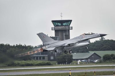 Danske F-16 går i luften mandag eftermiddag fra Karup og følger håndboldlandsholdet til København. Foto: Henning Bagger/Ritzau Scanpix