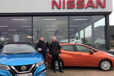 Brødrene Claus (t.v.) og John Damsgaard inviterer til åbent hus med premiere på den nye Nissan Micra.? Foto: Privatfoto