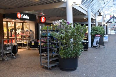 Fakta-butikkens ansatte flytter med på Grønlandsgade. Hvem der bliver ny nabo til Fitness World i Strøgcentret, kan endnu ikke afsløres, da der stadig forhandles om lejemålet. ? Foto: jacob Hove