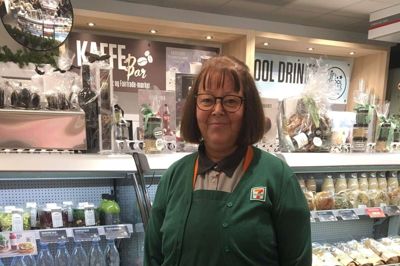 Birthe Thorsteinsson har grund til at smile i disse dage - netop kåret som årets bedste 7-Eleven-købmand. ? Foto: Pr-foto