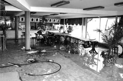 Brandes Pizza blev totalt raseret, da omkring 30 unge branditter stormede den relativt nye forretning. ?Foto: Nils Lund