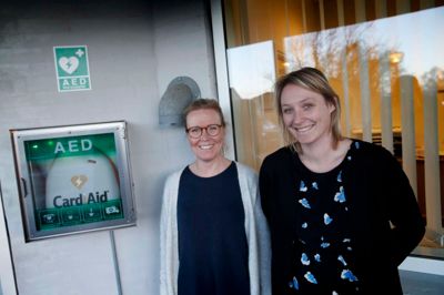 Birgitte Christensen (t.v.) og Tinna Bergstedt arbejder til daglig på Nextjob i Herning, som er et træningssted til at komme ud på arbejdsmarkedet. Ulla Andreasen, som er den kvinde, der blev reddet efter et hjertestop, var borger i et dagtilbud. Hun har været sygemeldt efter ulykken, men forventes at komme tilbage til Nextjob i marts. De to øvrige kvinder, der var med i redningsteamet, var sygemeldt og på barsel, da Folkebladet var på besøg. ? Foto: Flemming Hansen