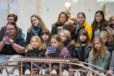 herningCentret er proppet med vinterferie-gæster, som venter på at se de mange shows, som man kunne opleve i sidste uge. ?Foto: Tom Laursen