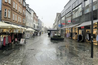 Herning Cityforening er alt andet end glad for lukningen af H&M, der skyldes en strid om huslejeniveauet i Hernings gågade. Den årlige markedsleje i gågaden ligger i øjeblikket på mellem 800 og 2500 kroner per kvadratmeter, oplyser erhvervsmægler Morten Halgaard fra Nordicals. ?Foto: Bo Lundgaard