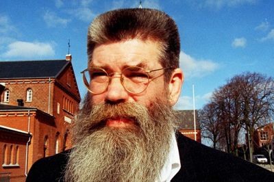 Ingvar Cronhammar på Torvet i Herning i 1997 - han er ikke begejstret for det torv. ?Foto: Ole Lauritsen