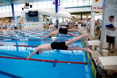 Ikast Svømmeklub kan nu se frem til nye skamler efter tilskud fra Ikast-Brande Kommune. ?Foto: Flemming Hansen