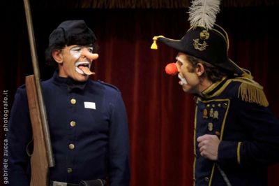 »Kunsten at dø« med de to komikere og klovne Paolo Nani og Kristján Ingimarsson kan ses på Team Teatret. ?Foto: Pr-foto