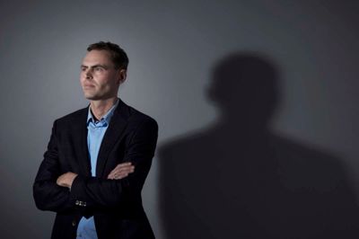 Som teenager i Herning skabte Kristian Sommer Thygesen sine egne computerspil. Nu udvikler den 42-årige professor nye materialer på DTU. ?Foto: Søren Kjeldgaard