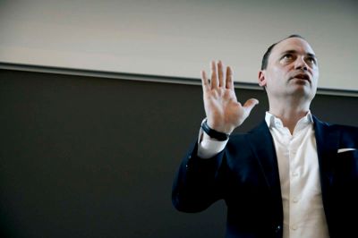 Uddannelses- og forskningsminister Tommy Ahlers (V) opfordrer til, at man booker en forsker og bliver lidt klogere. ?Foto: Henrik Ole Jensen