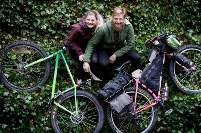 Marie Stoubæk og Kenneth Bruun Jørgensen tog cyklerne fra den sydlige til nordlige spids af Amerika. De kørte på deres håndbyggede mountainbikes. ?Foto: Henrik Ole Jensen