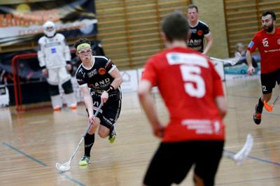 Backen Mads Jespersen sætter et angreb i gang. Benløse havde føringen stort set hele vejen i begge semifinaler mod Sunds og kunne derfra tillade sig at trække sig lidt tilbage og lade Sunds-spillerne være på bolden. ?Foto: Flemming Hansen