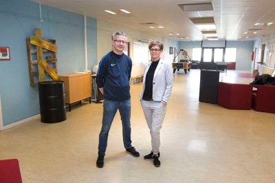 Skoleleder Lone Krog har ansat Rene Nordentoft Madsen som leder af Herningsholmskolen på Holtbjerg. De glæder sig til, at skolen kan begynde at indrette sig i de rummelig lokaler, som UngHerning er ved at flytte ud af. ?Foto: Tom Laursen